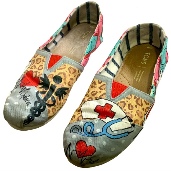 TOMS Women’s Custom Handpainted ‘Nurse Chelsea’ Slip On Loafer Flats EUC - Picture 5 of 8